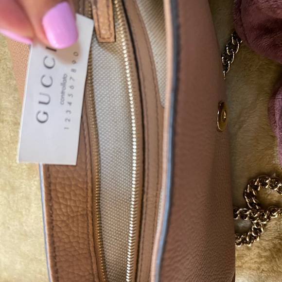 Pebbled Calfskin Medium Gucci Soho Flap Crossbody Camelia - Picture 11 of 13